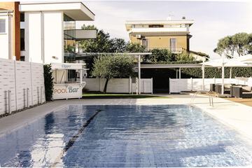 Poolside bar