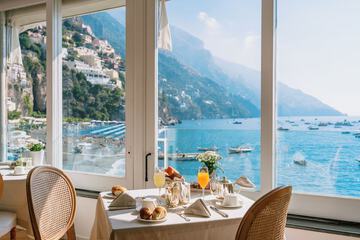 Breakfast area