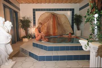 Indoor spa tub