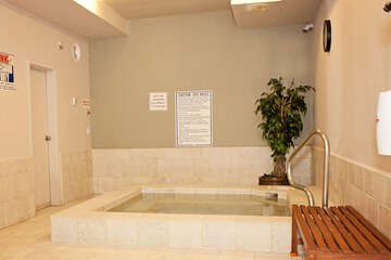 Indoor spa tub