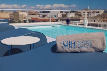 Rooftop pool