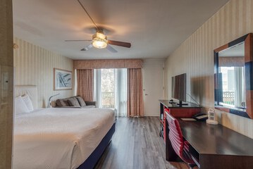 Room 30 of 143