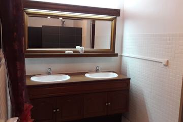 Bathroom sink