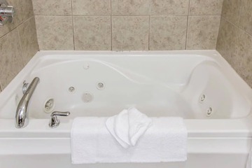 Jetted tub