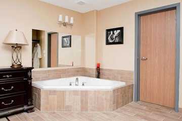 Deep soaking bathtub