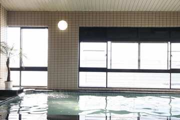 Indoor spa tub