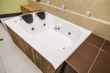 Jetted tub