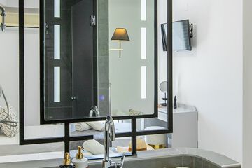 Bathroom sink