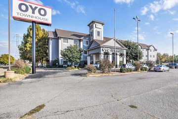 OYO Townhouse Oklahoma City Airport