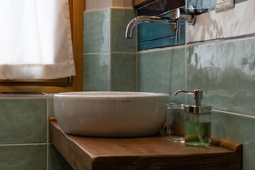 Bathroom sink