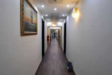 Handrails in hallways