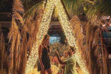 Couples dining