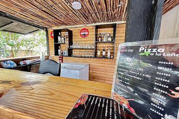 Swim-up bar