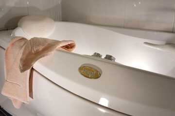 Jetted tub