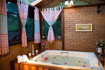 Jetted tub