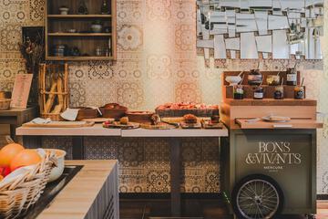 Breakfast area