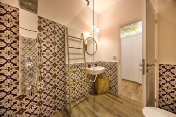 Bathroom shower