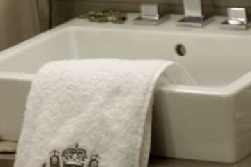 Bathroom sink