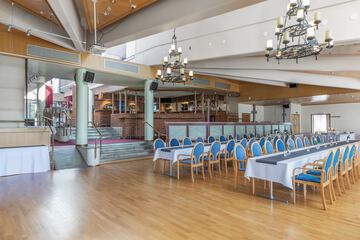 Banquet hall