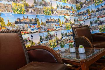 Lobby lounge