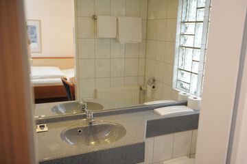 Bathroom sink