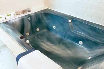 Jetted tub