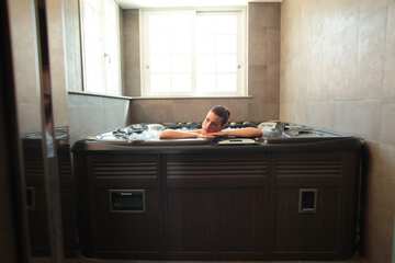 Indoor spa tub