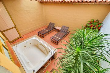 Private spa tub