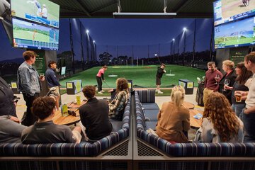 Indoor golf driving range