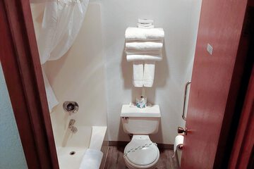 Room 10 of 12