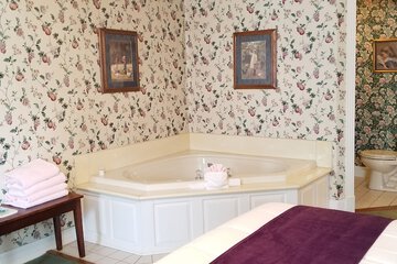 Jetted tub