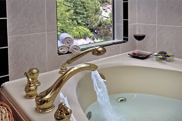 Jetted tub