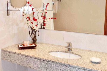Bathroom sink