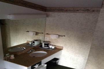 Bathroom sink