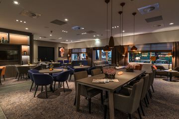 Lobby lounge