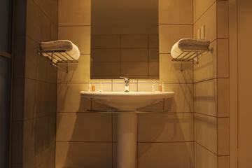 Bathroom sink