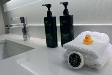 Bathroom amenities