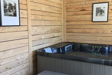 Private spa tub