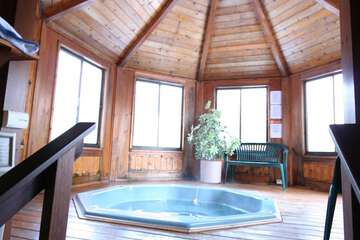 Indoor spa tub