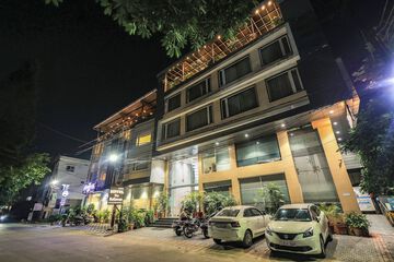 Front of property - evening/night