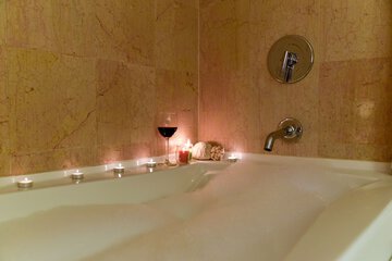 Jetted tub