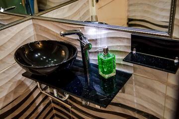 Bathroom sink