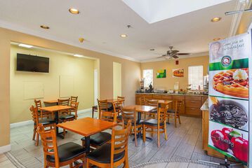 Breakfast/Coffee Service 34 of 35