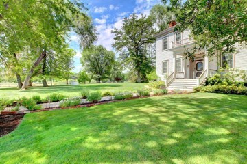 Hotel Exterior 95 of 107