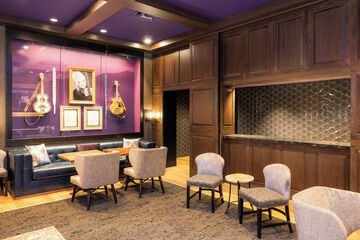 Lobby lounge