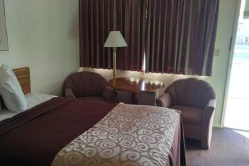 Room 8 of 14