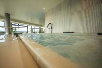 Indoor spa tub
