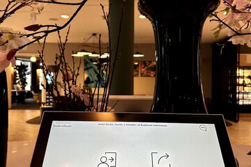 Check-in/check-out kiosk