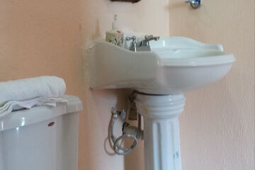 Bathroom sink