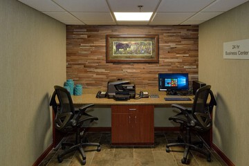 Business Center 28 of 33